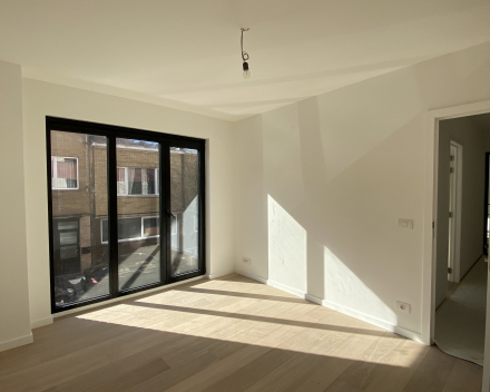 Van Campenhoutstraat in Berchem: modern, knus en lichtrijk appartement op de eerste verdieping mét garage en dakterras!