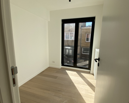 Van Campenhoutstraat in Berchem: modern, knus en lichtrijk appartement op de eerste verdieping mét garage en dakterras!
