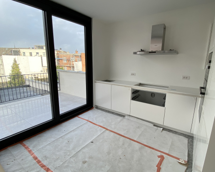 Eisenhowerlei in Borgerhout: prachtig ruim, lichtrijk appartement op de derde verdieping
